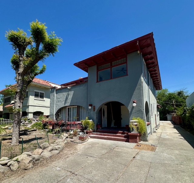 960 North Van Ness Avenue - C